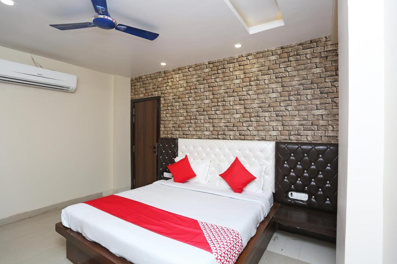 Hotel Oyo Flagship 43897 Redstone Gválijar Exteriér fotografie