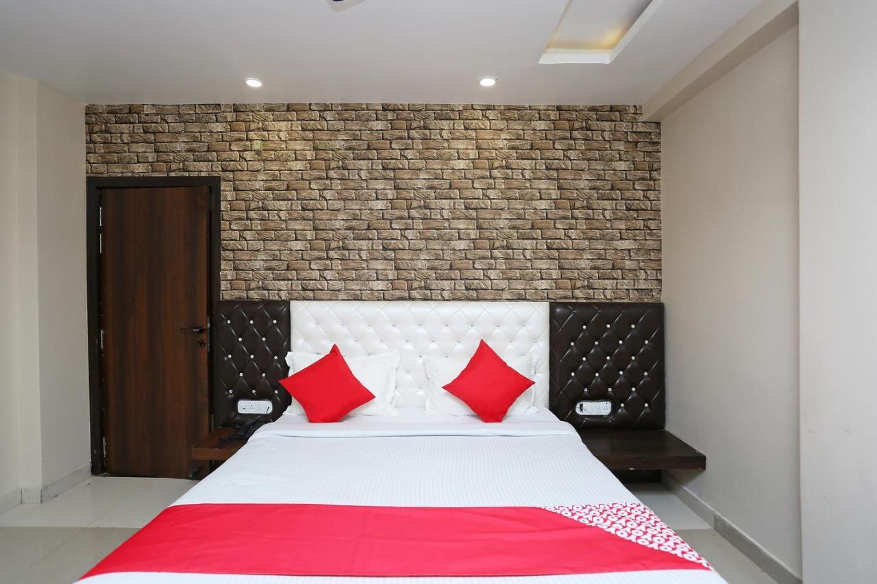 Hotel Oyo Flagship 43897 Redstone Gválijar Exteriér fotografie